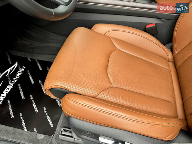 Серый Ауди Q8, объемом двигателя 3 л и пробегом 97 тыс. км за 51900 $, фото 37 на Automoto.ua