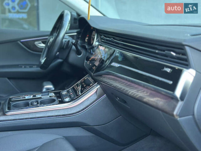 Ауди Q8 2018 в Львове на Automoto.ua Серый Ауди Q8, объемом двигателя 3 л и пробегом 107 тыс. км за 57000 $, фото 35 на Automoto.ua