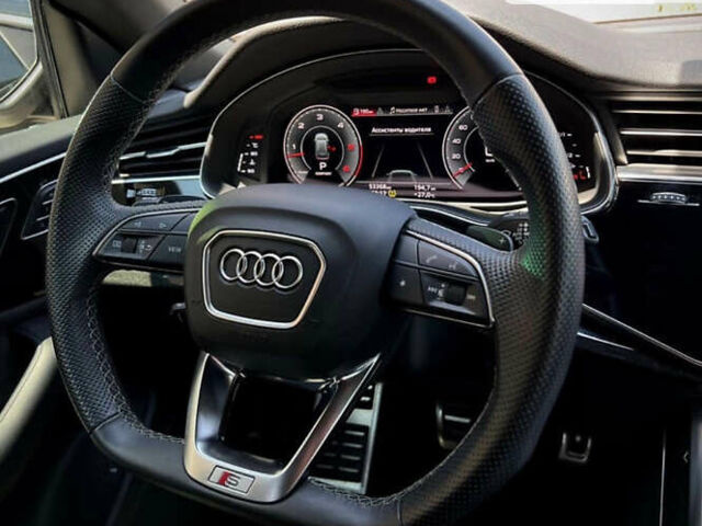 Серый Ауди Q8, объемом двигателя 3 л и пробегом 57 тыс. км за 68000 $, фото 3 на Automoto.ua