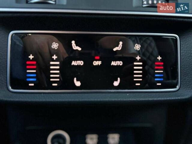 Серый Ауди Q8, объемом двигателя 2.97 л и пробегом 255 тыс. км за 46990 $, фото 8 на Automoto.ua