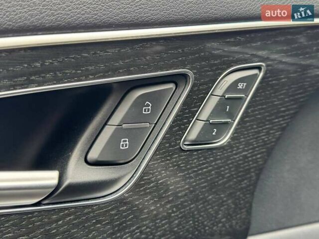 Серый Ауди Q8, объемом двигателя 3 л и пробегом 190 тыс. км за 39900 $, фото 24 на Automoto.ua