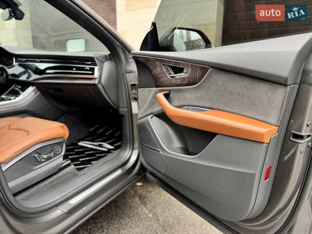 Серый Ауди Q8, объемом двигателя 3 л и пробегом 97 тыс. км за 51900 $, фото 35 на Automoto.ua