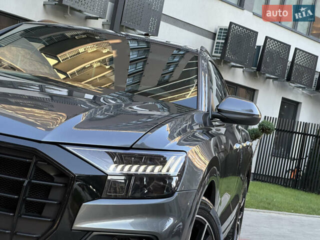 Серый Ауди Q8, объемом двигателя 3 л и пробегом 155 тыс. км за 63000 $, фото 4 на Automoto.ua