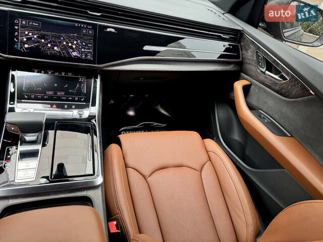 Серый Ауди Q8, объемом двигателя 3 л и пробегом 97 тыс. км за 51900 $, фото 18 на Automoto.ua