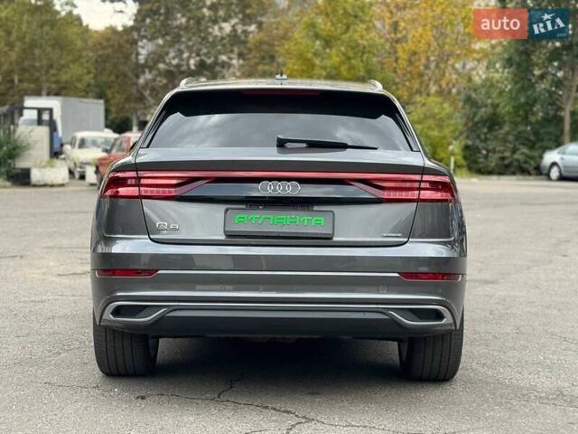 Серый Ауди Q8, объемом двигателя 3 л и пробегом 190 тыс. км за 39900 $, фото 4 на Automoto.ua