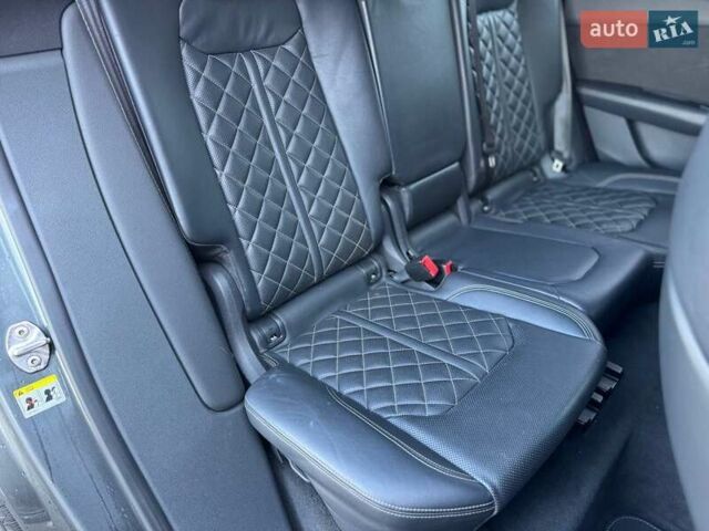 Серый Ауди Q8, объемом двигателя 2.97 л и пробегом 255 тыс. км за 46990 $, фото 18 на Automoto.ua