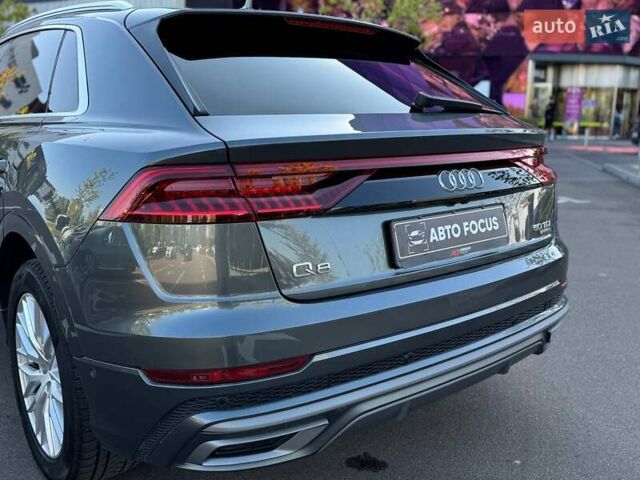Серый Ауди Q8, объемом двигателя 2.97 л и пробегом 255 тыс. км за 46990 $, фото 5 на Automoto.ua