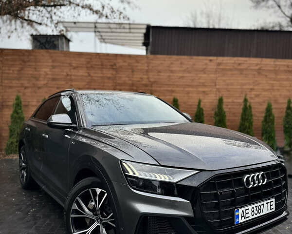 Серый Ауди Q8, объемом двигателя 3 л и пробегом 125 тыс. км за 39990 $, фото 2 на Automoto.ua