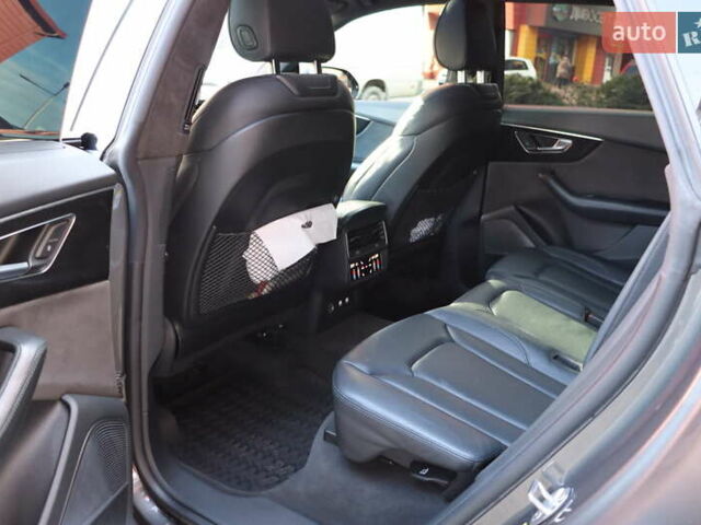 Серый Ауди Q8, объемом двигателя 3 л и пробегом 144 тыс. км за 54900 $, фото 39 на Automoto.ua