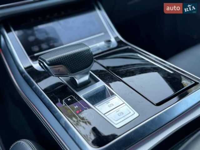Серый Ауди Q8, объемом двигателя 2.97 л и пробегом 255 тыс. км за 46990 $, фото 12 на Automoto.ua