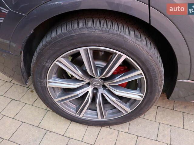 Серый Ауди Q8, объемом двигателя 3 л и пробегом 144 тыс. км за 54900 $, фото 4 на Automoto.ua