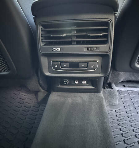 Серый Ауди Q8, объемом двигателя 3 л и пробегом 77 тыс. км за 48900 $, фото 26 на Automoto.ua