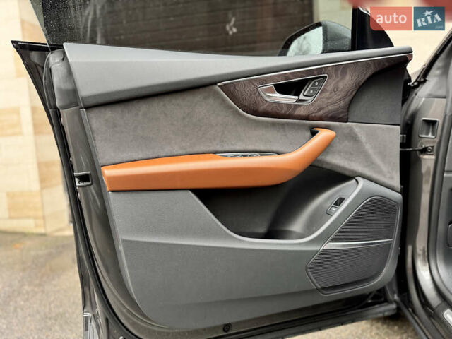 Серый Ауди Q8, объемом двигателя 3 л и пробегом 97 тыс. км за 51900 $, фото 25 на Automoto.ua
