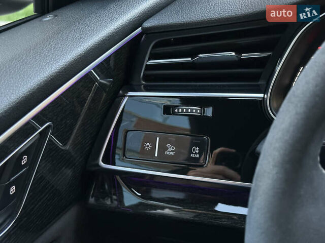 Серый Ауди Q8, объемом двигателя 3 л и пробегом 155 тыс. км за 63000 $, фото 48 на Automoto.ua