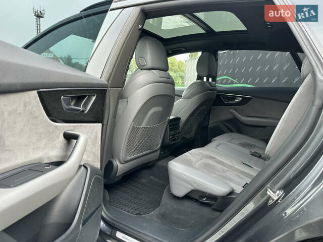 Серый Ауди Q8, объемом двигателя 3 л и пробегом 179 тыс. км за 51000 $, фото 17 на Automoto.ua