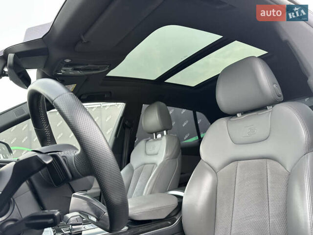Серый Ауди Q8, объемом двигателя 3 л и пробегом 179 тыс. км за 51000 $, фото 16 на Automoto.ua