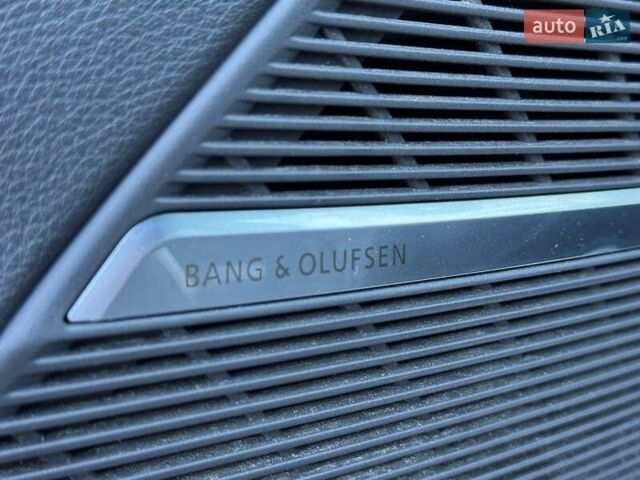 Серый Ауди Q8, объемом двигателя 2.97 л и пробегом 255 тыс. км за 46990 $, фото 27 на Automoto.ua