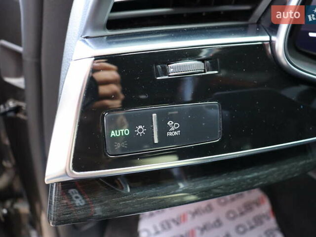 Серый Ауди Q8, объемом двигателя 3 л и пробегом 144 тыс. км за 54900 $, фото 19 на Automoto.ua