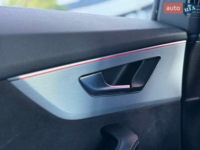 Серый Ауди Q8, объемом двигателя 2.97 л и пробегом 255 тыс. км за 46990 $, фото 13 на Automoto.ua