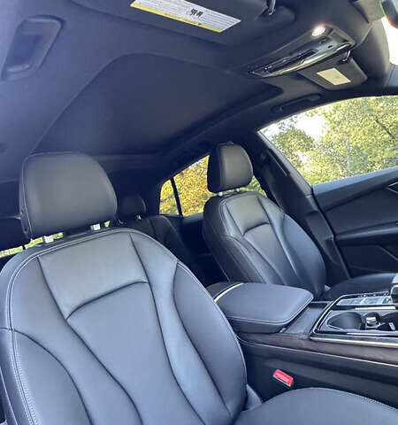 Серый Ауди Q8, объемом двигателя 3 л и пробегом 77 тыс. км за 48900 $, фото 24 на Automoto.ua