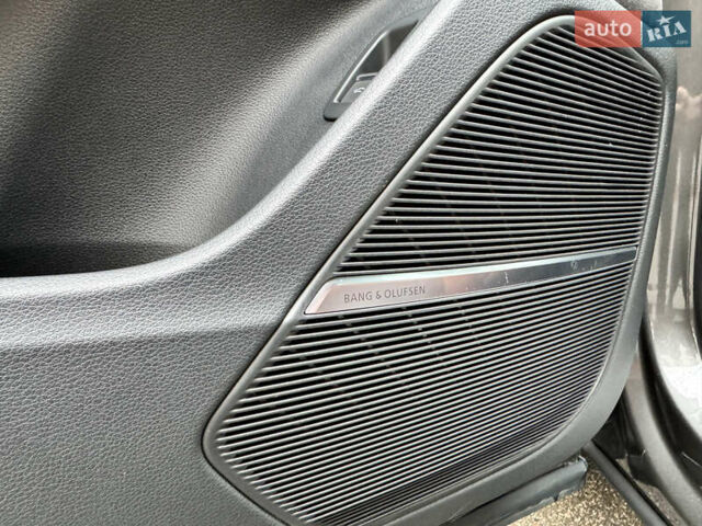 Серый Ауди Q8, объемом двигателя 3 л и пробегом 97 тыс. км за 51900 $, фото 26 на Automoto.ua