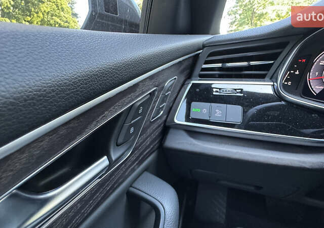 Серый Ауди Q8, объемом двигателя 3 л и пробегом 77 тыс. км за 48900 $, фото 36 на Automoto.ua