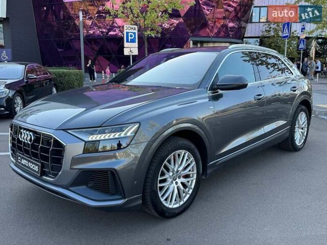 Серый Ауди Q8, объемом двигателя 2.97 л и пробегом 255 тыс. км за 46990 $, фото 2 на Automoto.ua