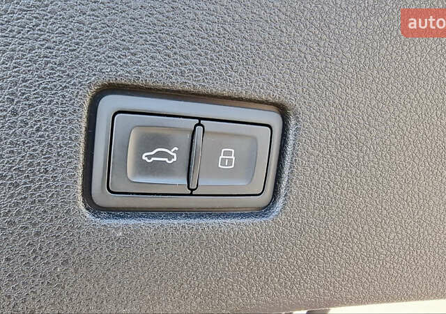 Серый Ауди Q8, объемом двигателя 2.97 л и пробегом 145 тыс. км за 55700 $, фото 14 на Automoto.ua