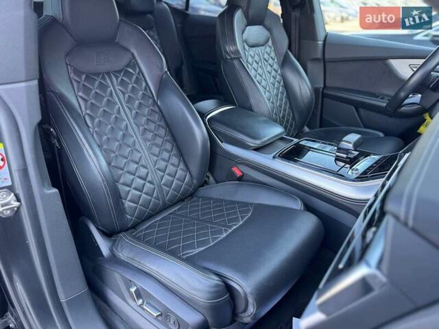 Серый Ауди Q8, объемом двигателя 2.97 л и пробегом 255 тыс. км за 46990 $, фото 19 на Automoto.ua