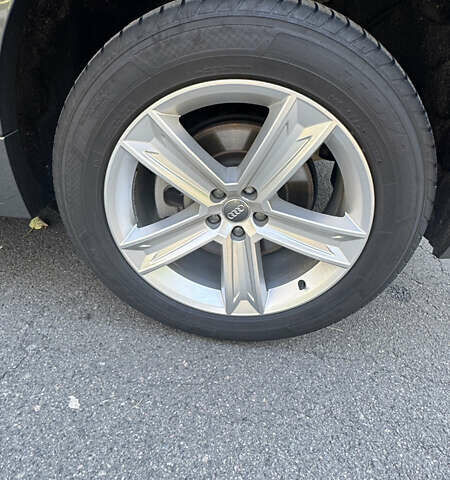 Серый Ауди Q8, объемом двигателя 3 л и пробегом 77 тыс. км за 48900 $, фото 43 на Automoto.ua