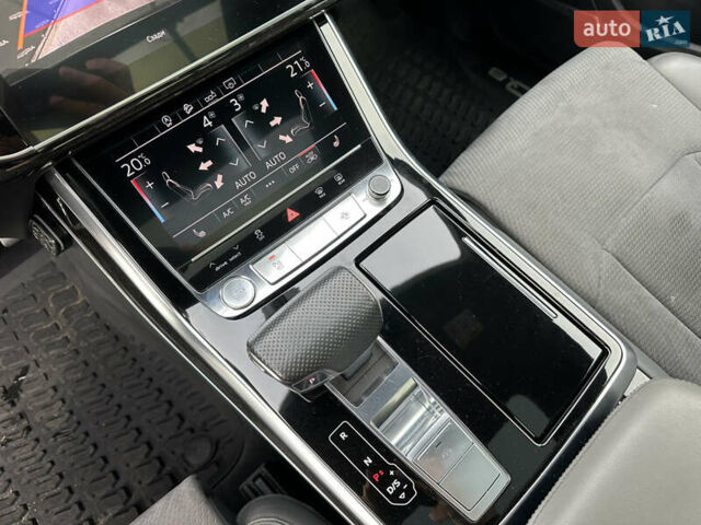 Серый Ауди Q8, объемом двигателя 3 л и пробегом 179 тыс. км за 51000 $, фото 10 на Automoto.ua