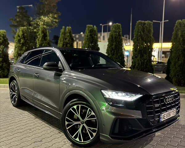 Серый Ауди Q8, объемом двигателя 3 л и пробегом 121 тыс. км за 42400 $, фото 4 на Automoto.ua
