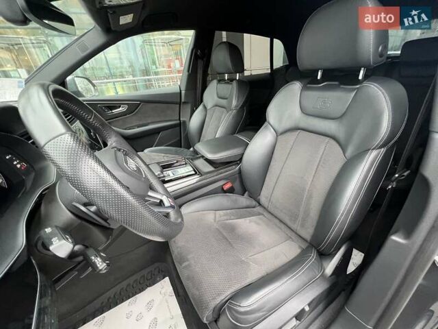 Сірий Ауді Q8, об'ємом двигуна 2.97 л та пробігом 78 тис. км за 65099 $, фото 46 на Automoto.ua