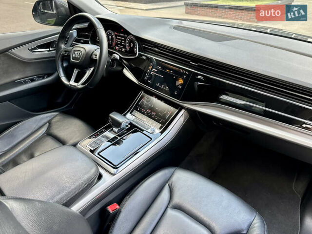 Сірий Ауді Q8, об'ємом двигуна 3 л та пробігом 140 тис. км за 54500 $, фото 6 на Automoto.ua