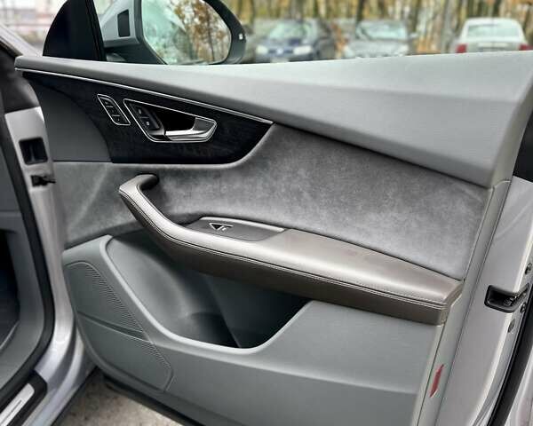 Ауди Q8 2019 в Киеве на Automoto.ua Серый Ауди Q8, объемом двигателя 3 л и пробегом 85 тыс. км за 62000 $, фото 37 на Automoto.ua