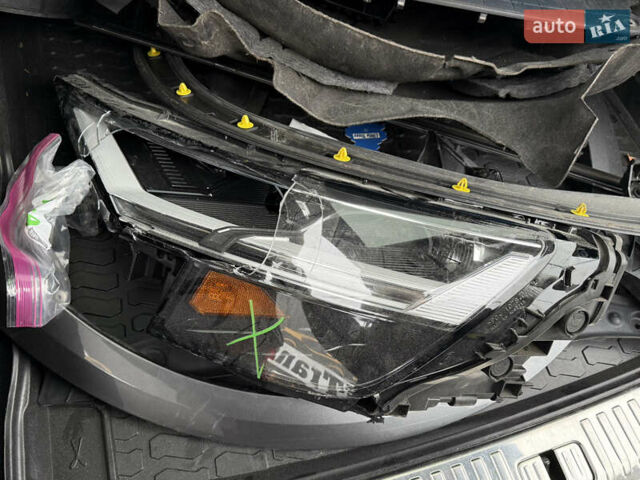 Сірий Ауді Q8, об'ємом двигуна 3 л та пробігом 84 тис. км за 34700 $, фото 18 на Automoto.ua
