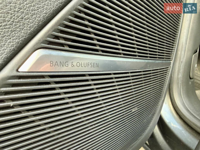 Серый Ауди Q8, объемом двигателя 3 л и пробегом 91 тыс. км за 58000 $, фото 49 на Automoto.ua
