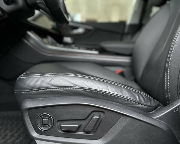 Серый Ауди Q8, объемом двигателя 3 л и пробегом 92 тыс. км за 55000 $, фото 27 на Automoto.ua