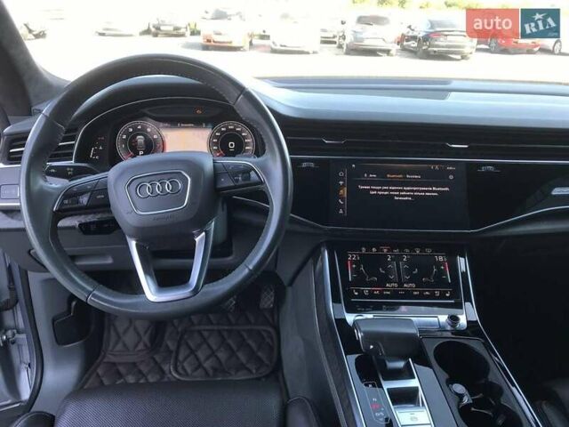 Сірий Ауді Q8, об'ємом двигуна 3 л та пробігом 141 тис. км за 63490 $, фото 4 на Automoto.ua