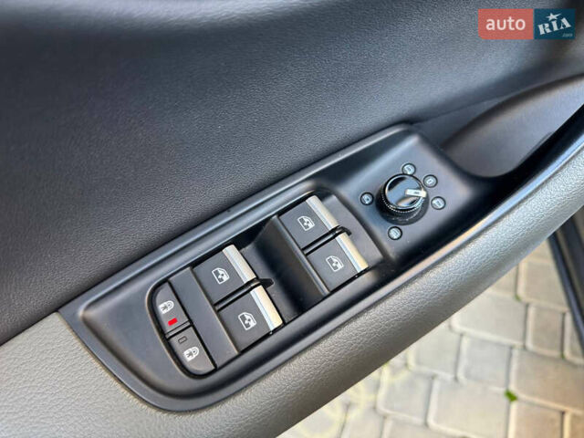 Серый Ауди Q8, объемом двигателя 3 л и пробегом 150 тыс. км за 40900 $, фото 16 на Automoto.ua