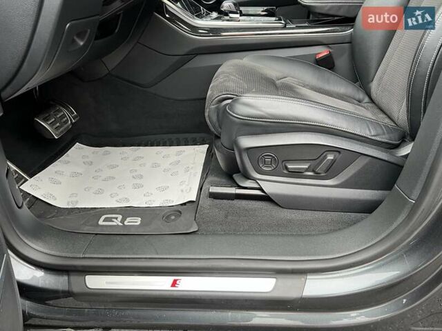 Сірий Ауді Q8, об'ємом двигуна 2.97 л та пробігом 78 тис. км за 65099 $, фото 40 на Automoto.ua