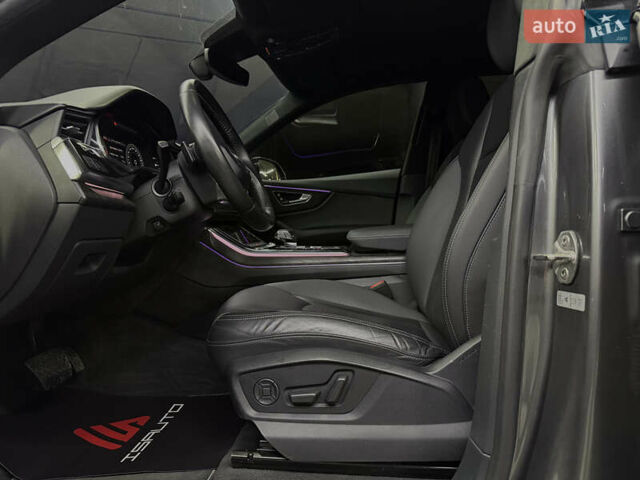Серый Ауди Q8, объемом двигателя 3 л и пробегом 84 тыс. км за 53000 $, фото 18 на Automoto.ua