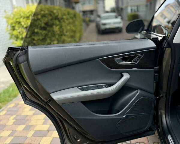 Сірий Ауді Q8, об'ємом двигуна 3 л та пробігом 64 тис. км за 54990 $, фото 19 на Automoto.ua