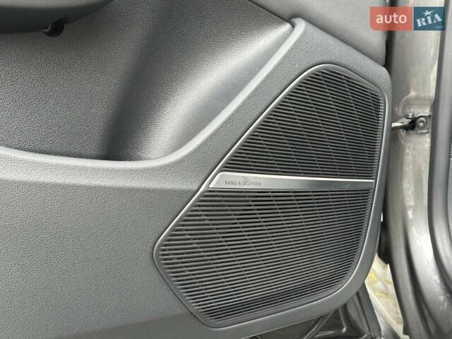 Серый Ауди Q8, объемом двигателя 3 л и пробегом 125 тыс. км за 48999 $, фото 92 на Automoto.ua