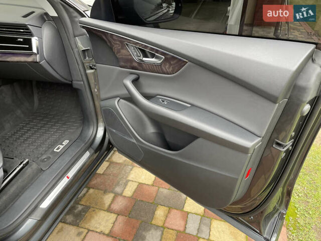 Сірий Ауді Q8, об'ємом двигуна 3 л та пробігом 139 тис. км за 44000 $, фото 32 на Automoto.ua
