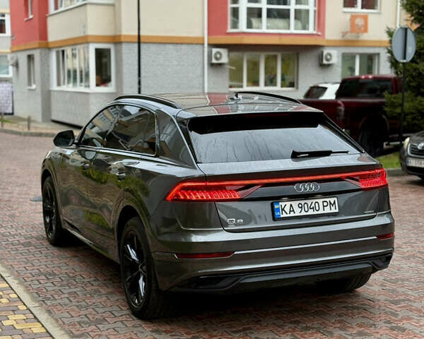 Сірий Ауді Q8, об'ємом двигуна 3 л та пробігом 64 тис. км за 54990 $, фото 7 на Automoto.ua