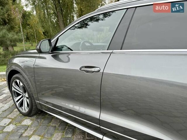 Серый Ауди Q8, объемом двигателя 3 л и пробегом 125 тыс. км за 48999 $, фото 164 на Automoto.ua