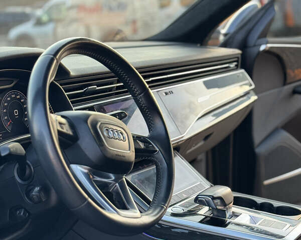 Серый Ауди Q8, объемом двигателя 3 л и пробегом 97 тыс. км за 48500 $, фото 16 на Automoto.ua