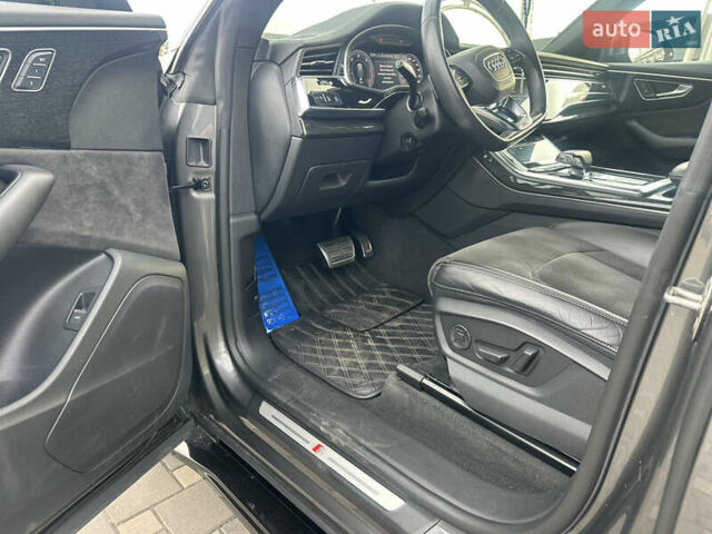 Сірий Ауді Q8, об'ємом двигуна 2.97 л та пробігом 130 тис. км за 65000 $, фото 10 на Automoto.ua