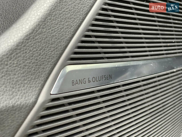Сірий Ауді Q8, об'ємом двигуна 3 л та пробігом 139 тис. км за 44000 $, фото 25 на Automoto.ua